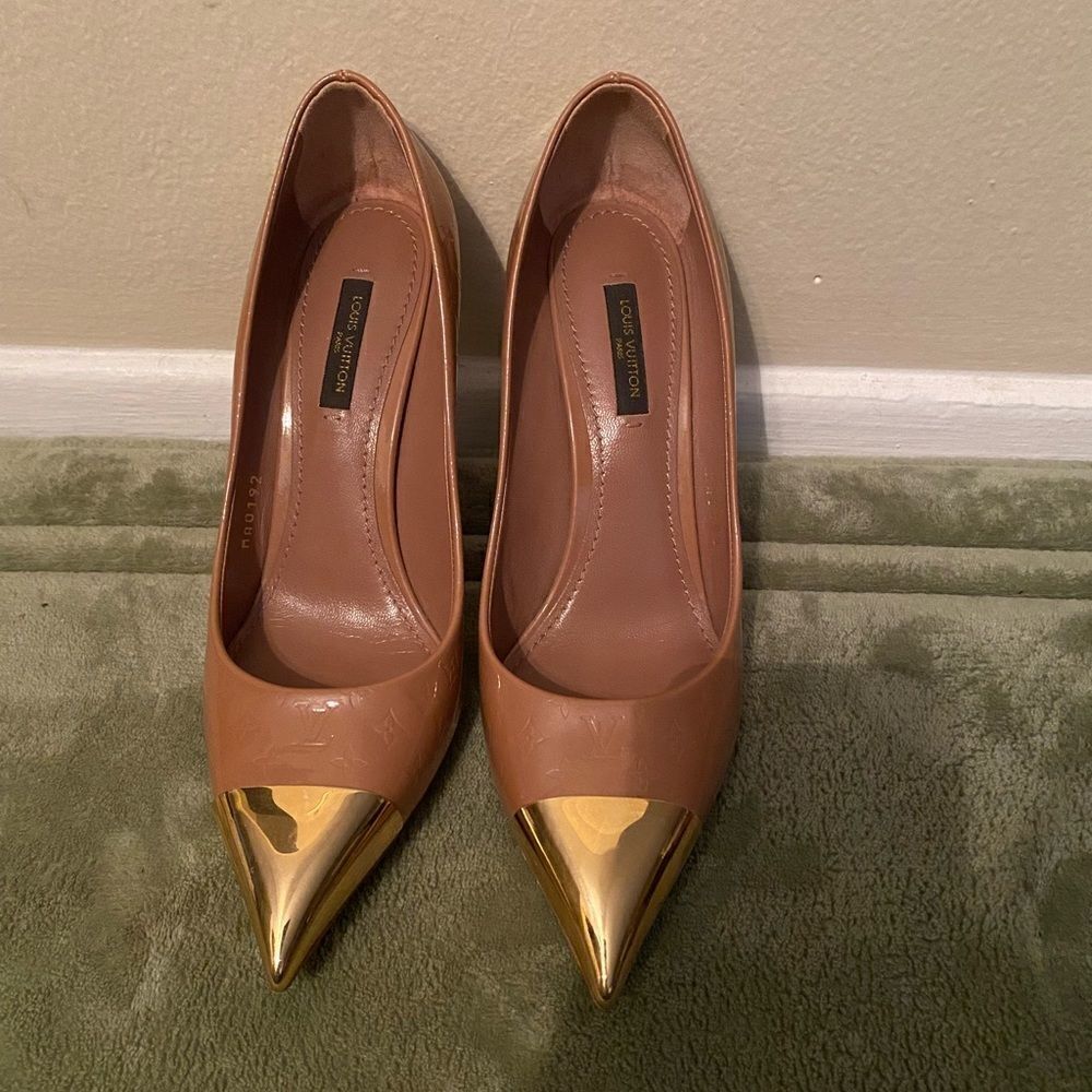 Louis Vuitton Nude Monogram Patent
Leather Allamanda Vernis Cap Toe